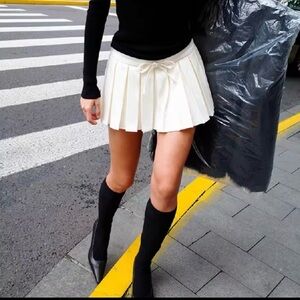 NWT Elegant Cream Pleated Skirt